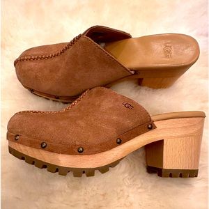 Ugg block heel clog with Carmel brown suede uppers. Size 9